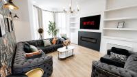 Spacious 5BR Blackpool Home, Cinema Room, Families Welcome, Sleeps 10 - B&B Blackpool