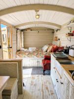 The Eyrie - Scenic Plankbridge Shepherds Hut Retreat - B&B Great Oakley