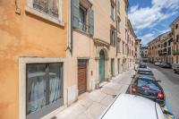 Timber and Light Spacious Apartment with Balcony - Bed and Breakfast Verona
