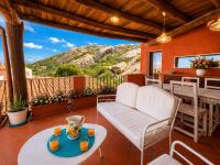 Sea View Three Bedroom Home with Panoramic Terrace - Bed and Breakfast Baja Sardinia