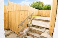3BR Modern Contractor Stay with TVs & Wi-Fi - Bed and Breakfast Swansea