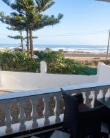Seaside apartment ,Garden Level with Stunning Ocean View - B&B El Jadida