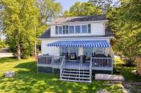 Dogs Stay Free! Waterfront Door County Cottage - B&B Brussels