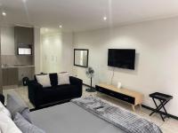 Amazing Apartment in Sunninghill - Ferienwohnung Centane
