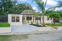 Resort-Style Miami Home Pool Sauna & Jaccuzi - Bed and Breakfast North Miami
