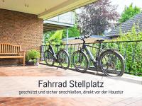 Casa Ueberall - Ruhige DG-Ferienwohnung für 2 Erwachsene in Burg - Balkon mit Abendsonne, hochwertige Ausstattung, überdachter E-Bike-Stellplatz, Nähe zur Altstadt & Restaurants - Ferienwohnung Fehmarn