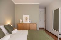 Large 3BR Apartment in Cascais with 2 Balconies - B&B Cascais