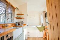Hazel Boutique Shepherds Hut Cotswolds - Chambres d'hôtes Cirencester