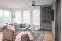 Alease Retreat Luxury 2BR 2BA Suite Sleeps 4 with a Pool and Food Hall - Chambres d'hôtes Decatur