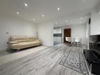Cozy 2-BDR Maisonette - Bed and Breakfast Wolverhampton