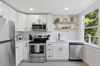 2BR Ypsi Depot Town - King Bed and Sleep 4 - B&B Ypsilanti