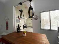 Vintage, 2 bedrooms and garage close to everything - B&B Montevideo