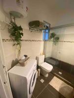 Vintage, 2 bedrooms and garage close to everything - B&B Montevideo