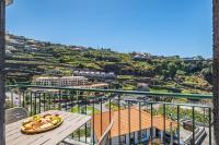 Sunlit Apartment with Balcony & Atlantic Views - Bed and Breakfast Ponta do Sol