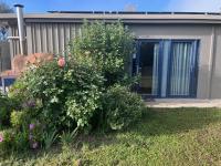 Meander Retreat - Garden Studio with dog park - Bed and Breakfast Springton