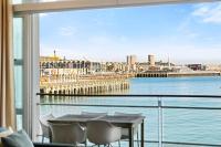 Relaxing Sea Wharf View Apartment by Zodiak Stays - Bed and Breakfast Auckland