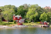 Historic Waterfront House Lidingo with Private Dock - B&B Lidingö