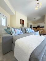 Leo's Paradise Villa Family Home Away From Home with Large Pool - Chambres d'hôtes Pégeia