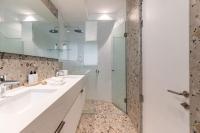 The Mira Hermanus Penthouse Pool Haven 404 - Bed and Breakfast Hermanus
