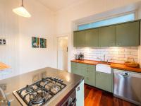 Crescent Villa - Stay Waiheke - B&B Ostend