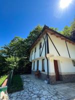 Inas & Lemia Poolside Haven - B&B Kostel