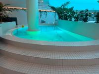 Apartly Hanza Tower City View I Pool, Sauna, Jacuzzi & Parking - Chambres d'hôtes Szczecin