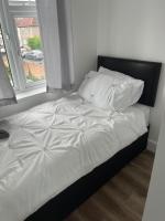 Hayes-Heathrow - Modern Single En-Suite Bedroom in Shared House - B&B Hayes