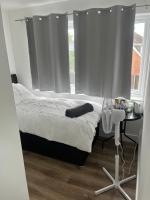 Hayes-Heathrow - Modern Single En-Suite Bedroom in Shared House - B&B Hayes