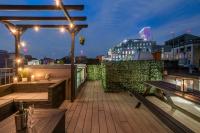 1-bed Soho Penthouse - Rooftop Terrace - Sleeps 4 - Bed and Breakfast Londen