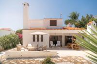Charming 4Bdr Villa near Aquashow by Lovelystay - B&B Quarteira