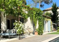 Villa Les Lucioles - Chambre indépendante - Piscine privative - Petit déjeuner - Parking - Chambres d'hôtes Valbonne