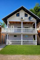 Danube Panorama House - River View, Jacuzzi & Nature - B&B Čelarevo