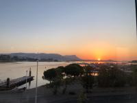 Studio Bord de Mer et VUE sur MER WIFI OFFERT - B&B La Seyne-sur-Mer