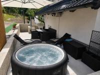 Holiday Home Meadow&Vines with Hot Tub - B&B Videm pri Ptuju