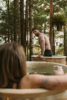 Aux Box Muskoka- sauna- cold plunge- hot tub - Bed and Breakfast Huntsville