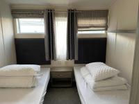 Lovely 6 Berth Lodge With Decking At Lyons Lido Beach, North Wales Ref 24003Kc - Ferienwohnung Prestatyn