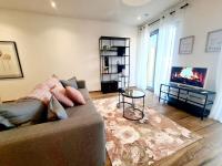 Sophisticated 2BR w terrace&parking spaces - B&B Luxemburgo