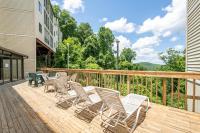 Condo Escape Views Near Ober Mountain Pool Hot Tub - B&B Gatlinburg