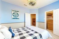 Waterfront Home with Game Room, Decks, Pool, Smart TVs, Kayaks, & Gas Grill - B&B Kingsland