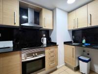 Tokyo Suite - Modern Apartment with Parking & Swimming Pool - Chambres d'hôtes Lloret de Mar