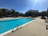 Luxury Cozy 1bdr Apt Heart of Atlanta Beltline, Pool, Gym, Balcony - Bed and Breakfast Atlanta