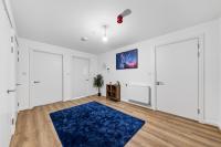Wembley 2BR Spacious Modern Skyline View Sleeps 8 - B&B London