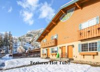 Hot Tub! Walk to Town, Coaster, Wineries, More - Alpine Escape - Bed and Breakfast Leavenworth