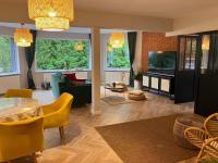 Comfortable Jacuzzi Apartment for 8 in Stezyca - Ferienwohnung Stężyca