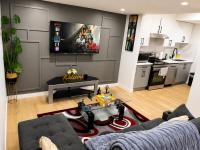 Modern 2BR Retreat-Near WEM - Workspace & Privacy - B&B Edmonton