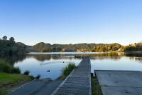 Lake Okareka - Spa Pool and Log Fire Sleeps 12 walk to the lake - B&B Rotorua
