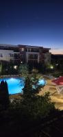 Boutique modern studio, free parking, wi-fi, tv, pool view, garden, quiet, security, 15 min walk to the sea - Chambres d'hôtes Slanchev Bryag