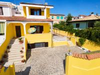 L'ALLOGGIO DEL SOLE APARTMENTS - elegant and welcoming residence with independent apartments, shared patio and parking area, near the beach and train station with hourly trains to Rome - Lido delle Sirene, Anzio - Ferienwohnung Anzio