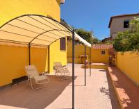 L'ALLOGGIO DEL SOLE APARTMENTS - elegant and welcoming residence with independent apartments, shared patio and parking area, near the beach and train station with hourly trains to Rome - Lido delle Sirene, Anzio - Ferienwohnung Anzio