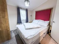 Caravan With Decking And Wi-Fi At Seawick Holiday Park In Essex Ref 27231Sw - Chambres d'hôtes Clacton-on-Sea